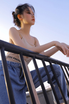 砸钱宝马女